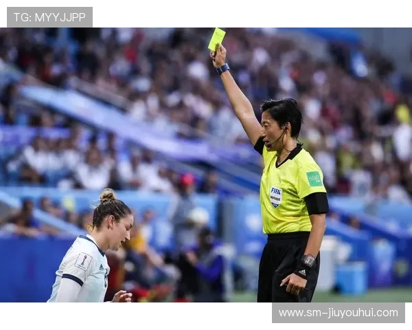 全面解析足球裁判杨琦的职业生涯执法特色与未来发展轨迹全景综述